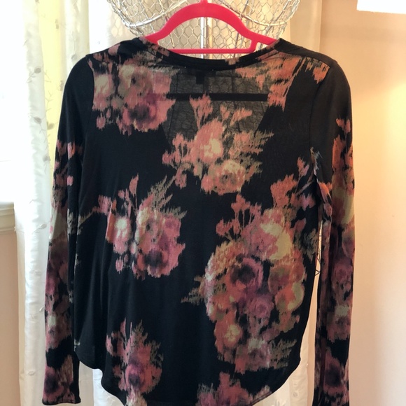 ARITZIA WILFRED V Neck Tee Shirt - Picture 2 of 3